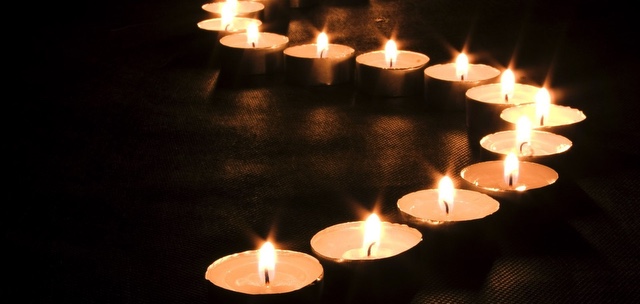 lit-candles-on-the-floor-photography-hd-wallpaper-1920x1200-7816-0001
